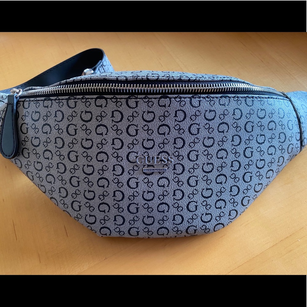 GUESS Los Angeles fanny pack